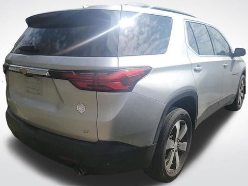 Used 2022 Chevrolet Traverse LT w/ LT Premium Package image 3