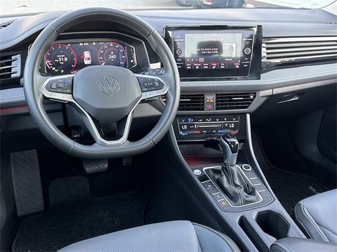 Used 2025 Volkswagen Jetta SEL image 6