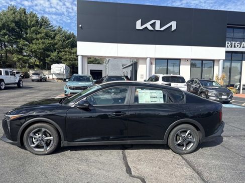 New 2025 Kia K4 LXS image 2