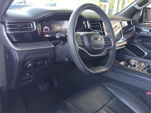 Used 2022 Jeep Wagoneer Series III w/ Premium Group I image 19