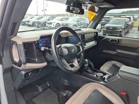 Used 2023 Ford Bronco Wildtrak image 14