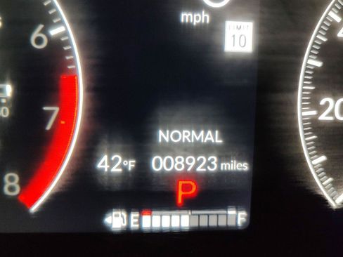 Used 2025 Honda Pilot EX-L image 6