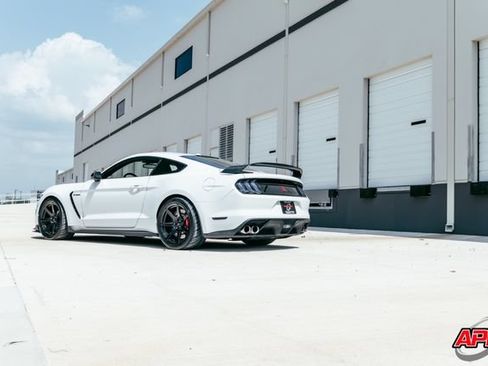 Used 2017 Ford Mustang Shelby GT350R w/ GT350R Equipment Group 920A RWD image 46