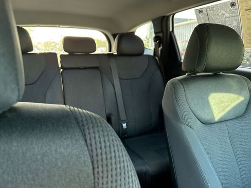 Used 2020 Hyundai Santa Fe SE image 34
