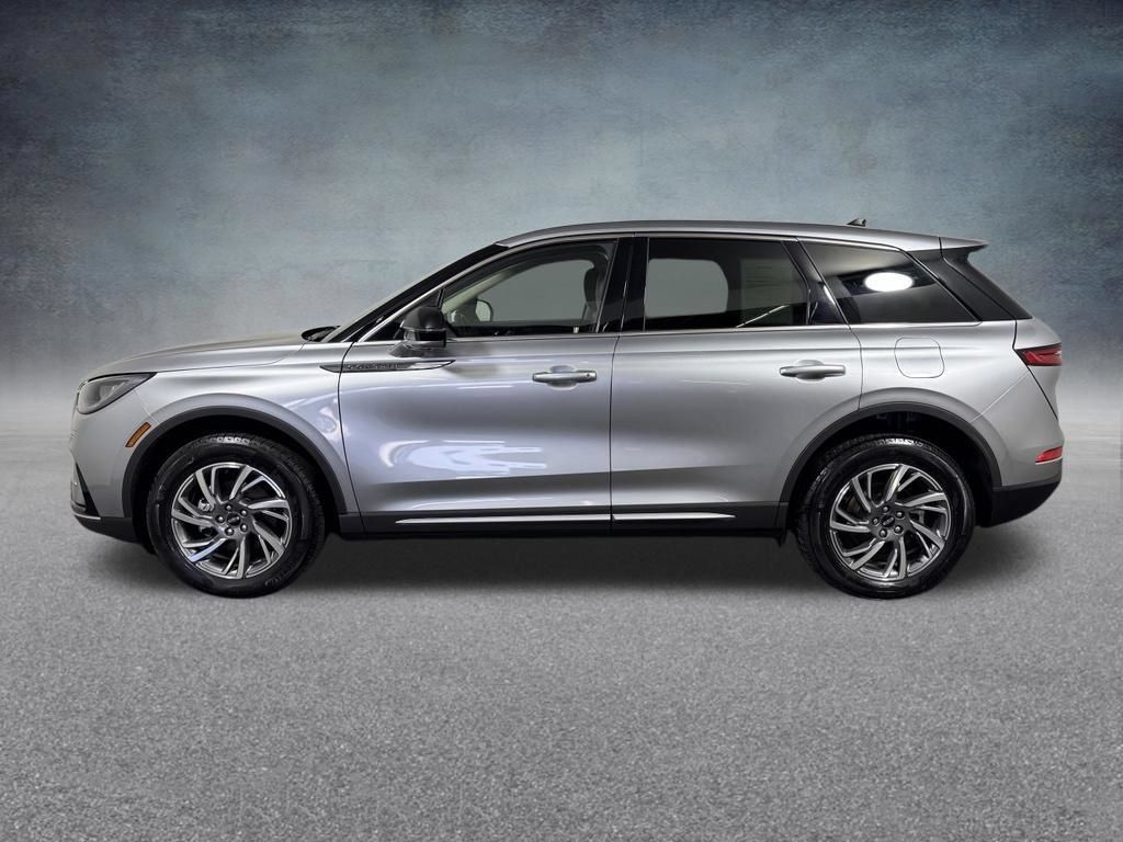 Used 2023 Lincoln Corsair AWD w/ Equipment Group 101A image 3