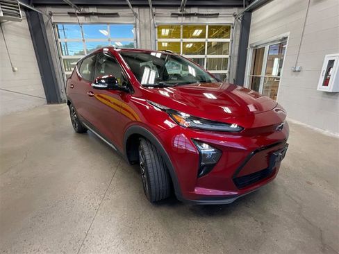 Used 2022 Chevrolet Bolt EUV Premier w/ Sun & Sound Package FWD image 7