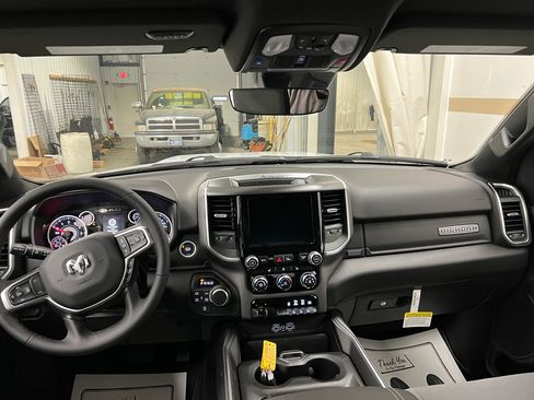 New 2026 RAM 1500 Big Horn AWD/4WD image 10