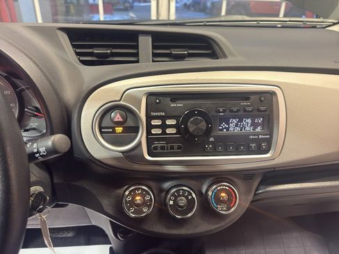 Used 2013 Toyota Yaris L image 17