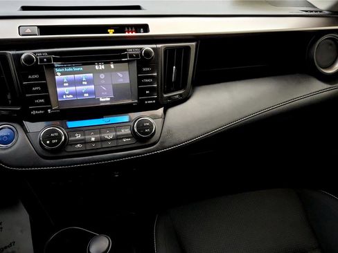 Used 2018 Toyota RAV4 XLE w/ Carpet Mat Package image 29
