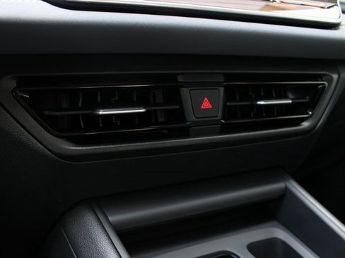 New 2025 Volkswagen Tiguan SE image 6