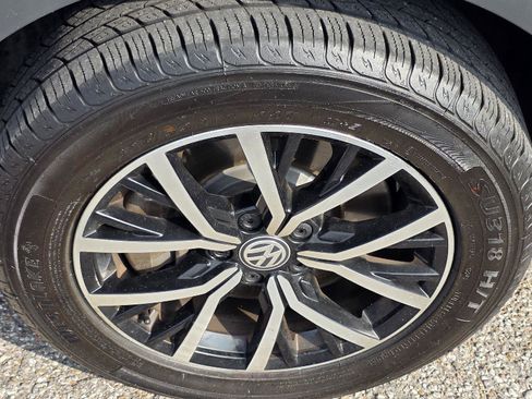 Used 2021 Volkswagen Tiguan SEL AWD/4WD image 43