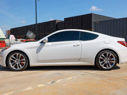 Used 2013 Hyundai Genesis 3.8 image 3