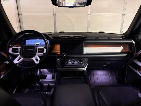 Used 2021 Land Rover Defender 110 X-Dynamic HSE AWD/4WD image 16