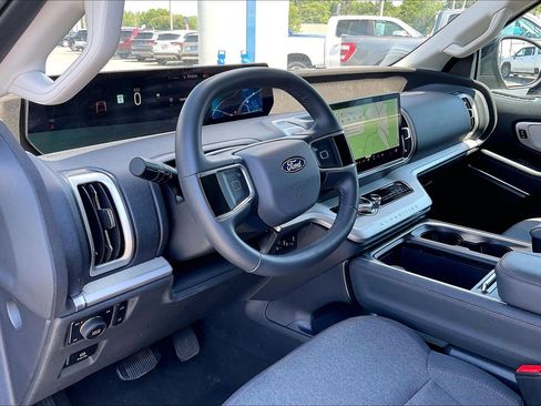 Used 2025 Ford Expedition Max Active AWD/4WD image 13