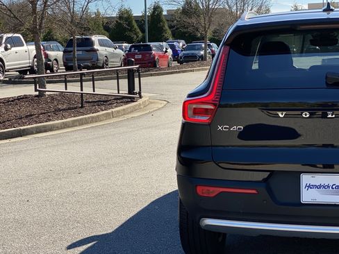 Used 2025 Volvo XC40 B5 Core image 22