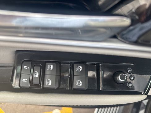 Used 2022 Jeep Wagoneer Series III w/ Premium Group I image 30