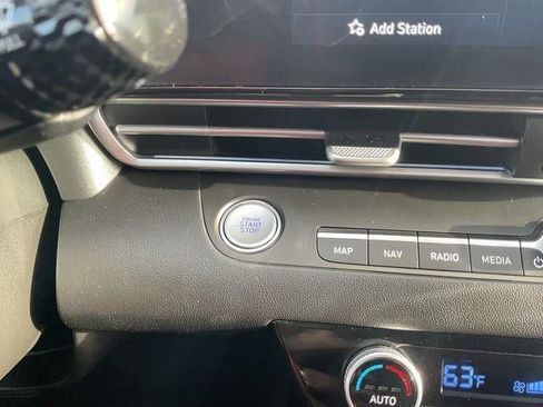 Used 2025 Hyundai Elantra SEL image 36