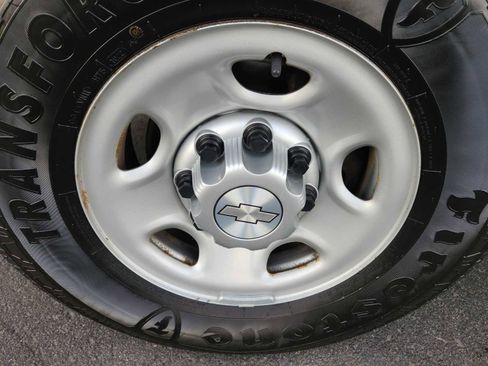 Used 2017 Chevrolet Express 2500 image 9