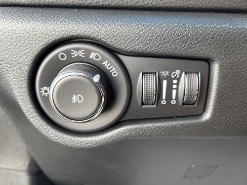 Used 2026 Chrysler Pacifica Pinnacle image 15