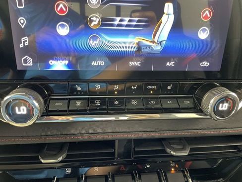 Used 2023 Chevrolet Colorado Z71 w/ Z71 Convenience Package 2 image 19