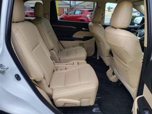 Used 2019 Toyota Highlander Limited Platinum image 16