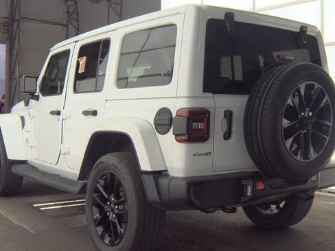 Used 2021 Jeep Wrangler Unlimited Sahara AWD/4WD image 6