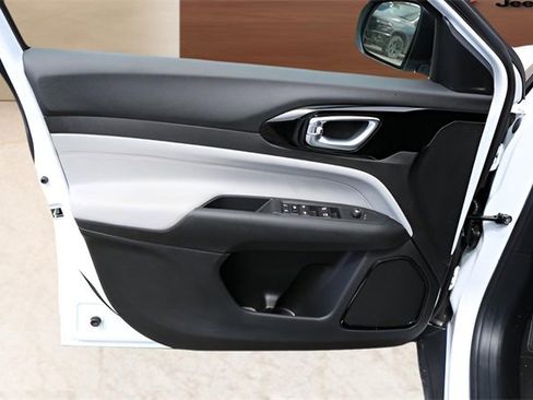 New 2026 Jeep Compass Limited image 10