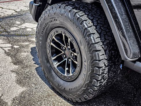 Used 2024 Jeep Wrangler Unlimited Rubicon AWD/4WD image 8