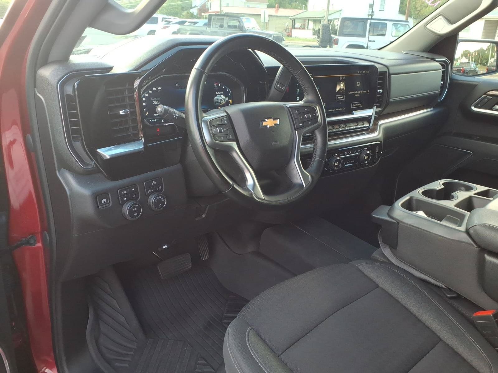 Used 2023 Chevrolet Silverado 1500 LT AWD/4WD image 17