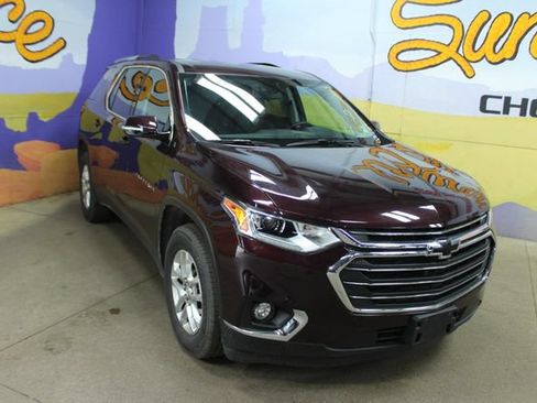 Used 2018 Chevrolet Traverse LT FWD image 2