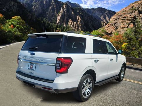 Used 2024 Ford Expedition Limited AWD/4WD image 3