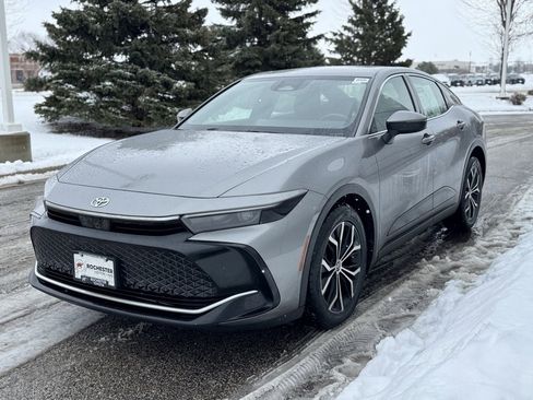 Used 2024 Toyota Crown XLE image 34