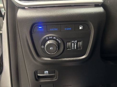 Used 2022 Jeep Grand Cherokee Trailhawk w/ Advanced Protech Group II image 18