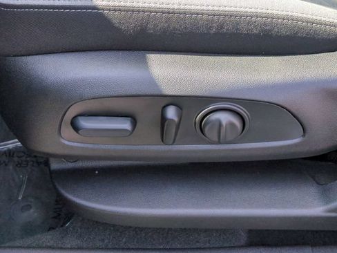 Used 2024 Chevrolet Equinox LT FWD image 12