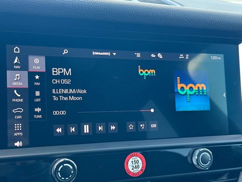 Used 2025 Porsche Macan image 18