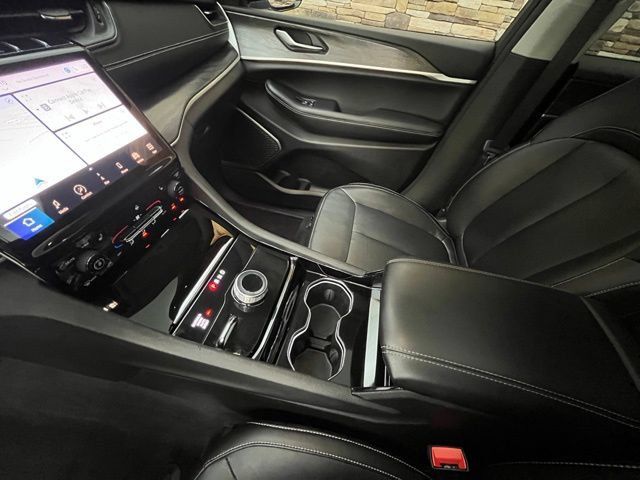 Used 2022 Jeep Grand Cherokee Limited AWD/4WD image 29