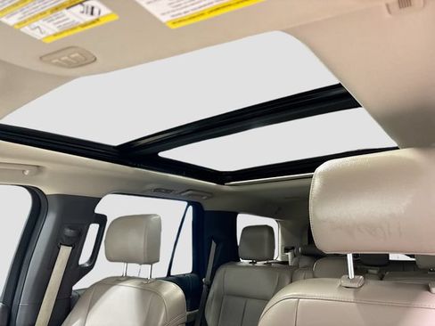 Used 2019 Ford Expedition XLT w/ Equipment Group 202A AWD/4WD image 18