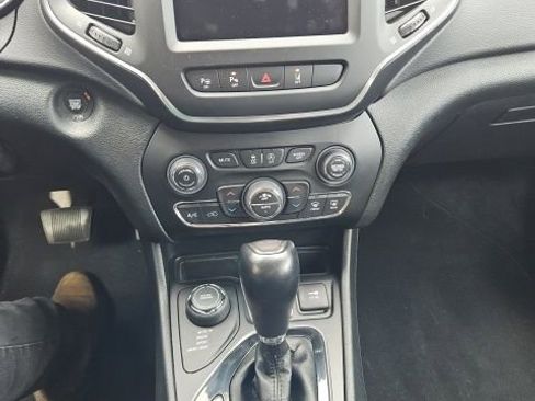 Used 2023 Jeep Cherokee Altitude Lux image 14