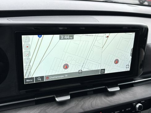 Used 2024 Kia Carnival EX image 4