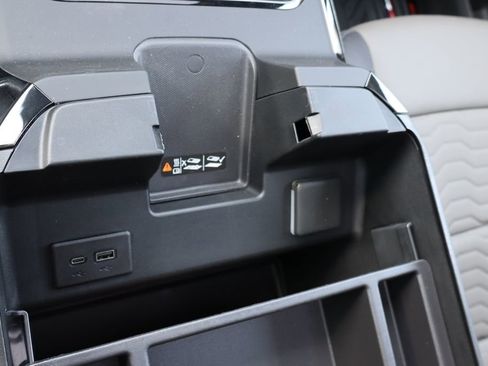 Used 2025 Chevrolet Silverado 2500 ZR2 w/ Technology Package image 15