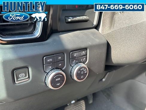 Used 2024 GMC Sierra 3500 Denali Ultimate image 17