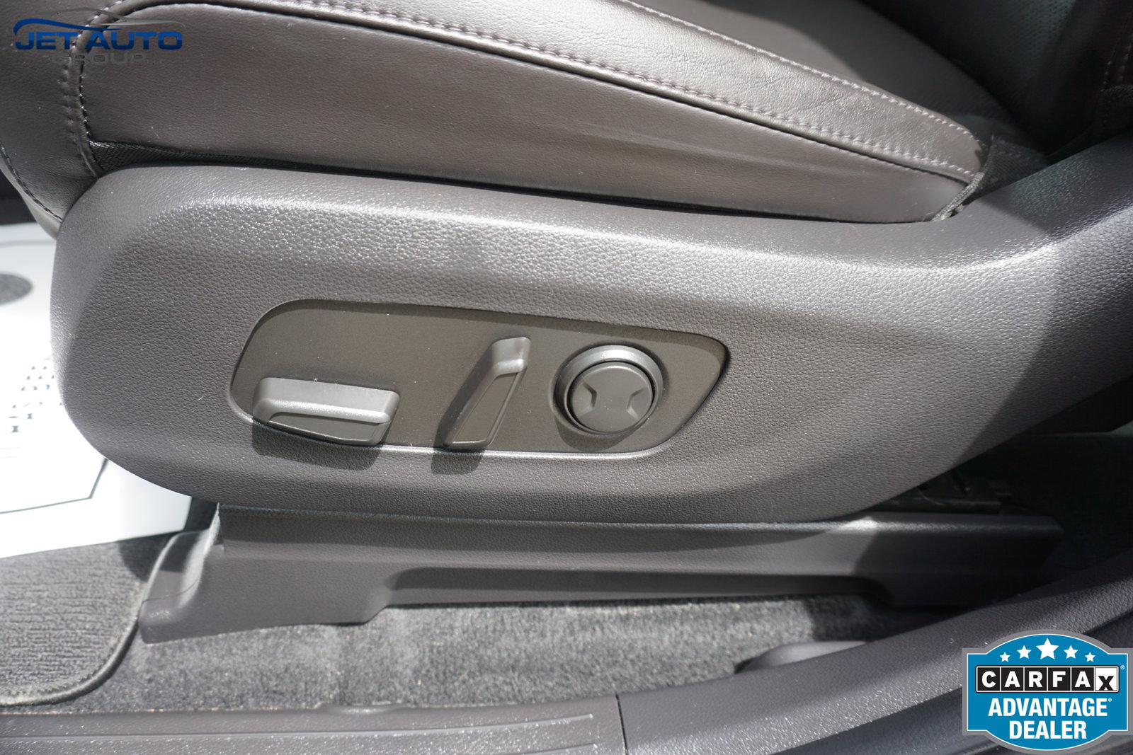 Used 2023 Kia Carnival EX FWD image 30