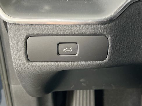 Used 2023 Volvo XC60 B5 Core w/ Protection Package Premier FWD image 10
