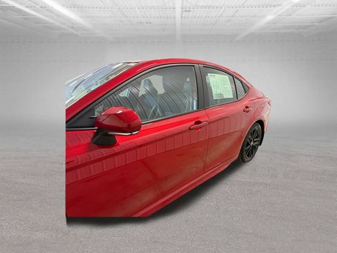 Used 2025 Toyota Camry SE w/ Convenience Package FWD image 9