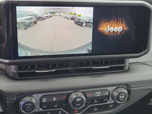 New 2025 Jeep Wrangler Unlimited Sahara AWD/4WD image 10