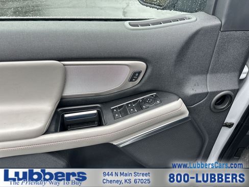 Used 2025 Ford Expedition Active AWD/4WD image 13
