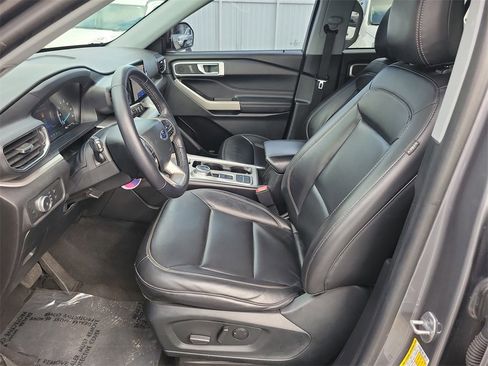 Used 2022 Ford Explorer XLT w/ Equipment Group 202A image 12