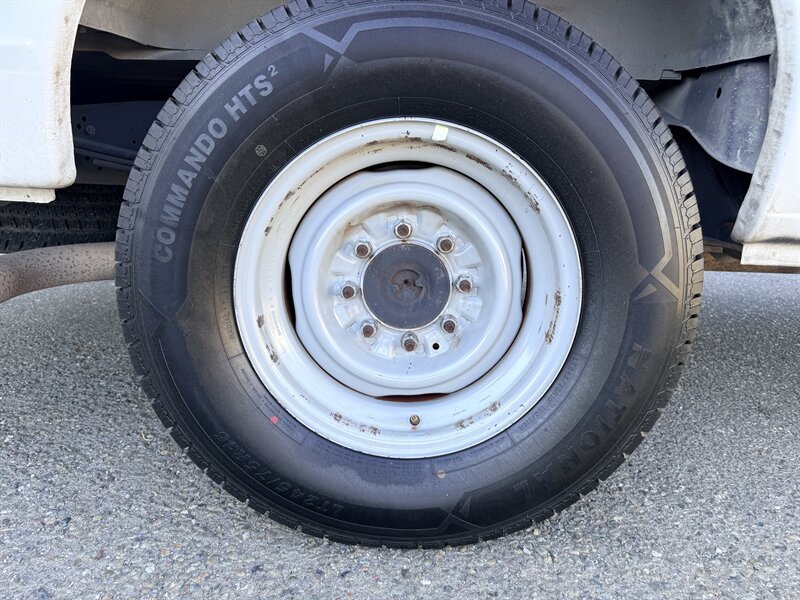 Used 2012 Ford E-350 and Econoline 350 XLT RWD image 26