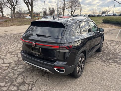 Used 2025 Volkswagen Taos SE image 5