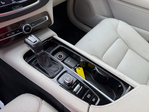 Used 2016 Volvo XC90 T6 Momentum w/ Momentum Plus Package image 26